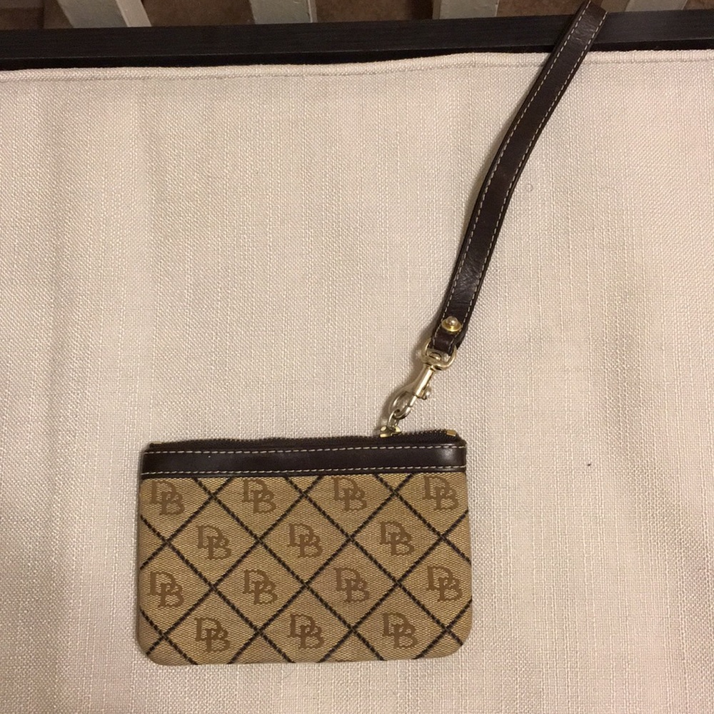 🚨Small  brown Wristlet SALE !!!